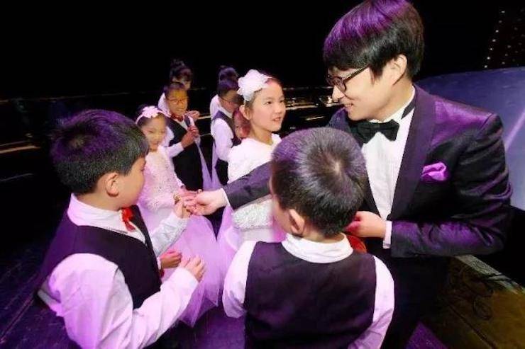 万圣节狂欢临近！UG环球艺术家宋思衡在津奏响“交响情人梦”