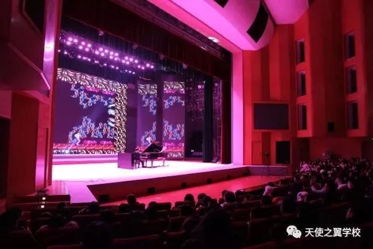 【报道】宿州市首届国际钢琴大师音乐会暨UG环球艺术家宋思衡多媒体音乐会圆满成功。诤悠担