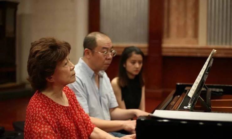 热烈：亍跋睬熘 音悦津门”钢琴重奏音乐会暨天津鲍蕙荞钢琴城开业庆典演出圆满成功！